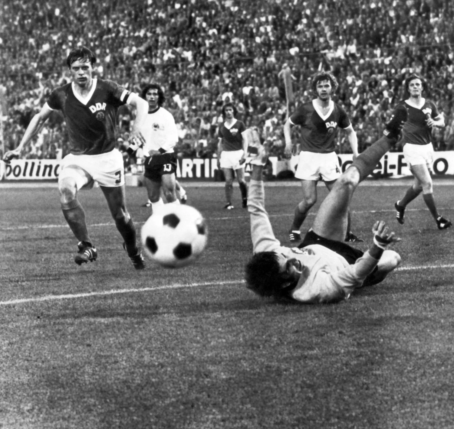 Match RFA/RDA du premier tour de la Coupe du monde de football à ...